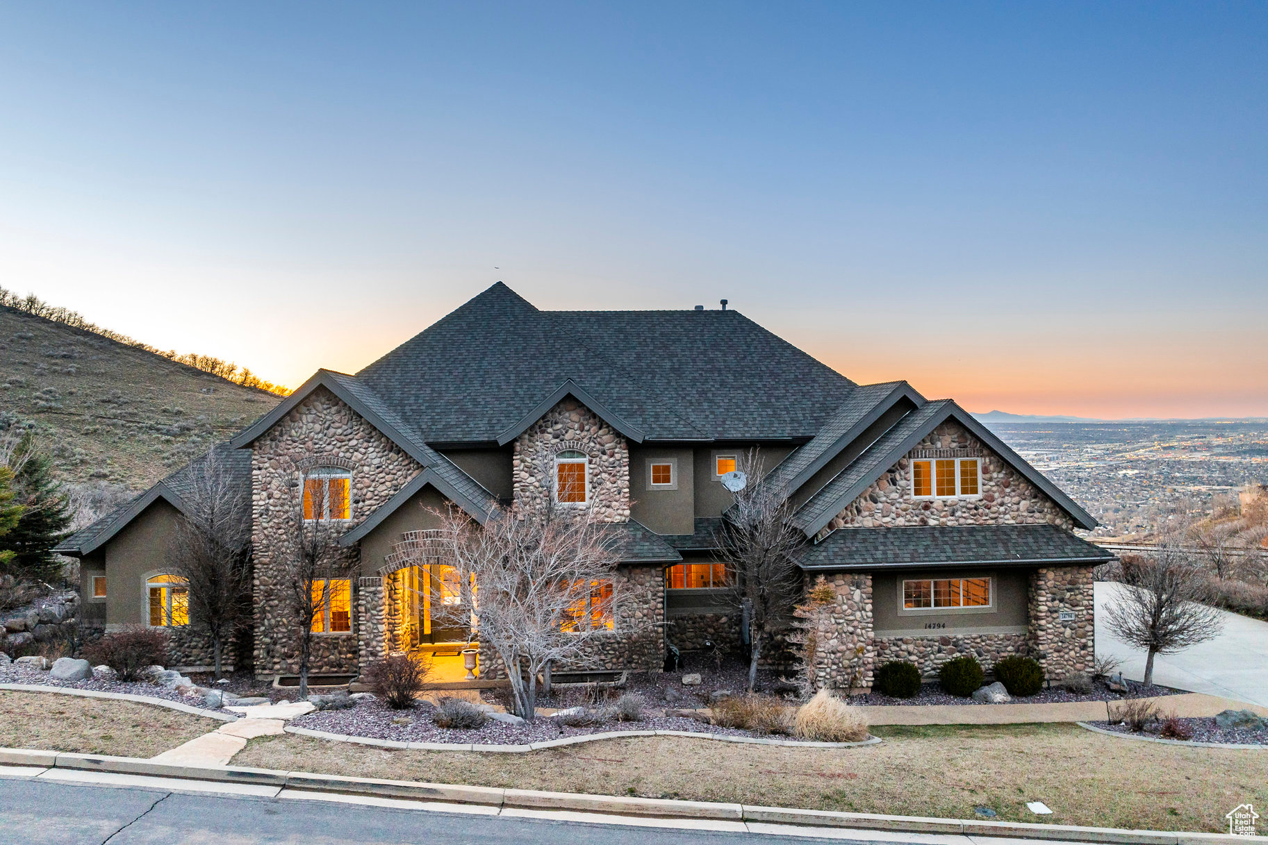OAK HOLLOW ESTATES - Residential