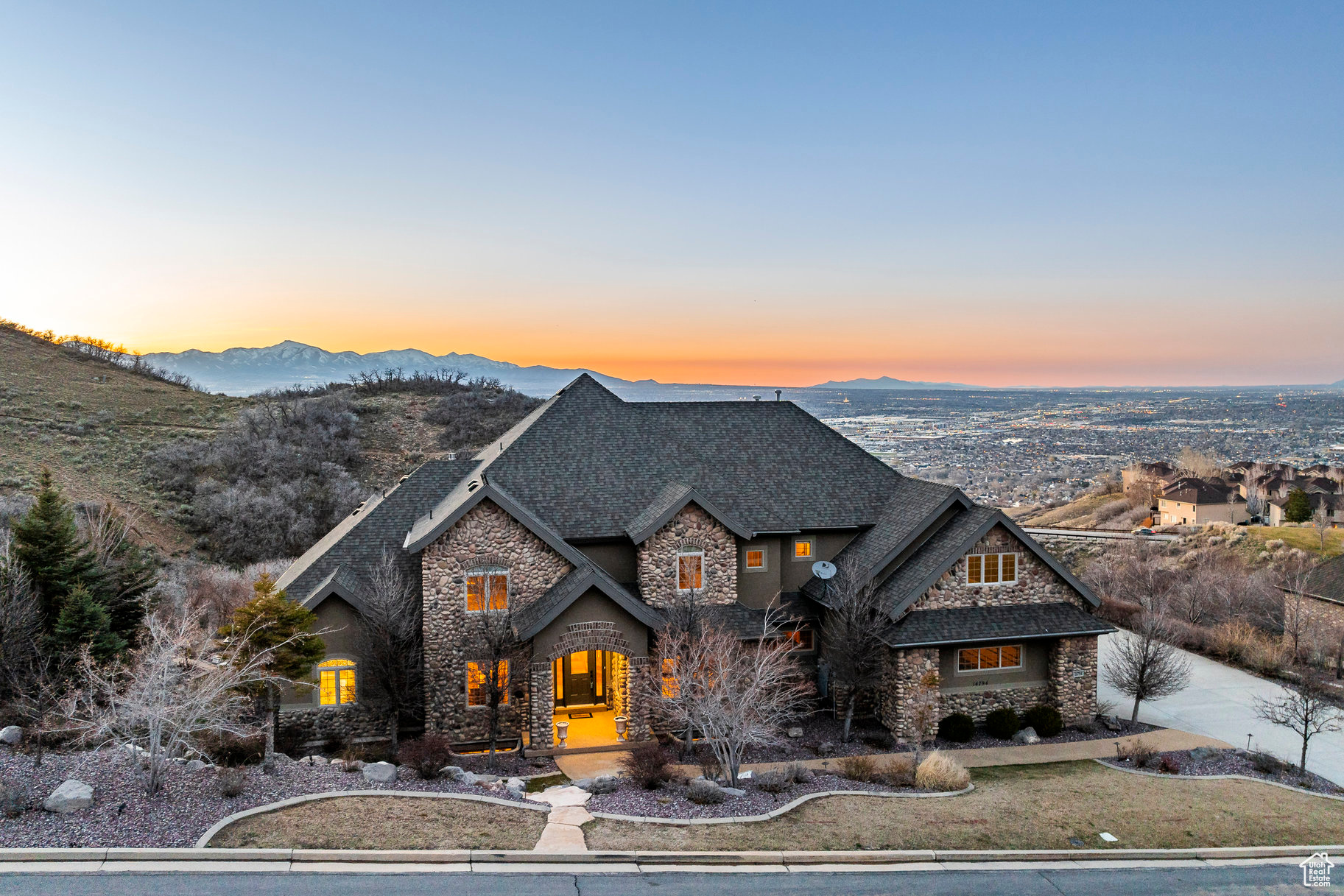 OAK HOLLOW ESTATES - Residential
