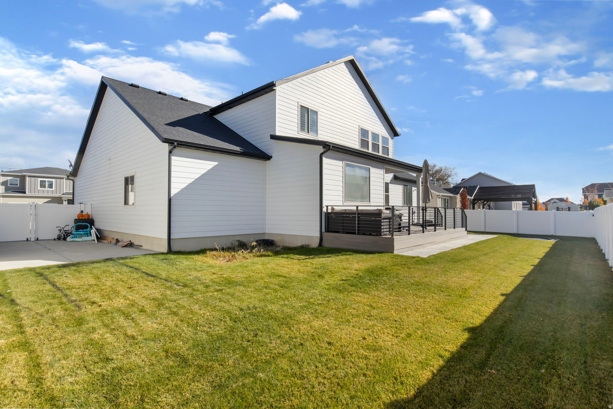 DAPPLE GRAY TRAILS - Residential