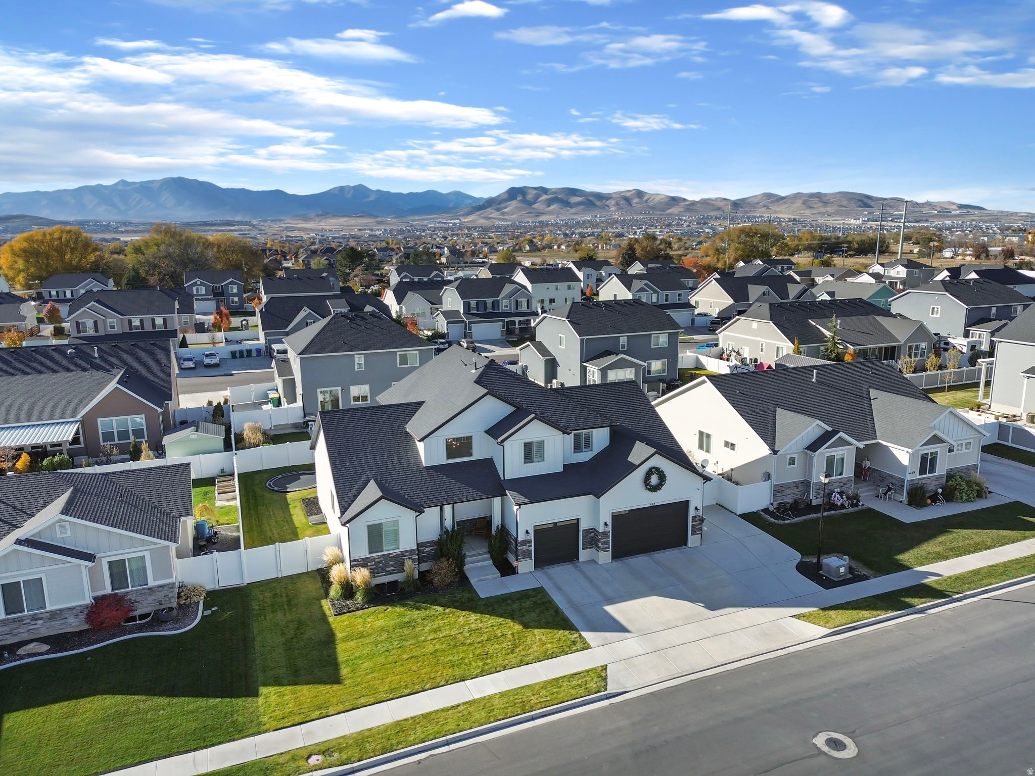 DAPPLE GRAY TRAILS - Residential