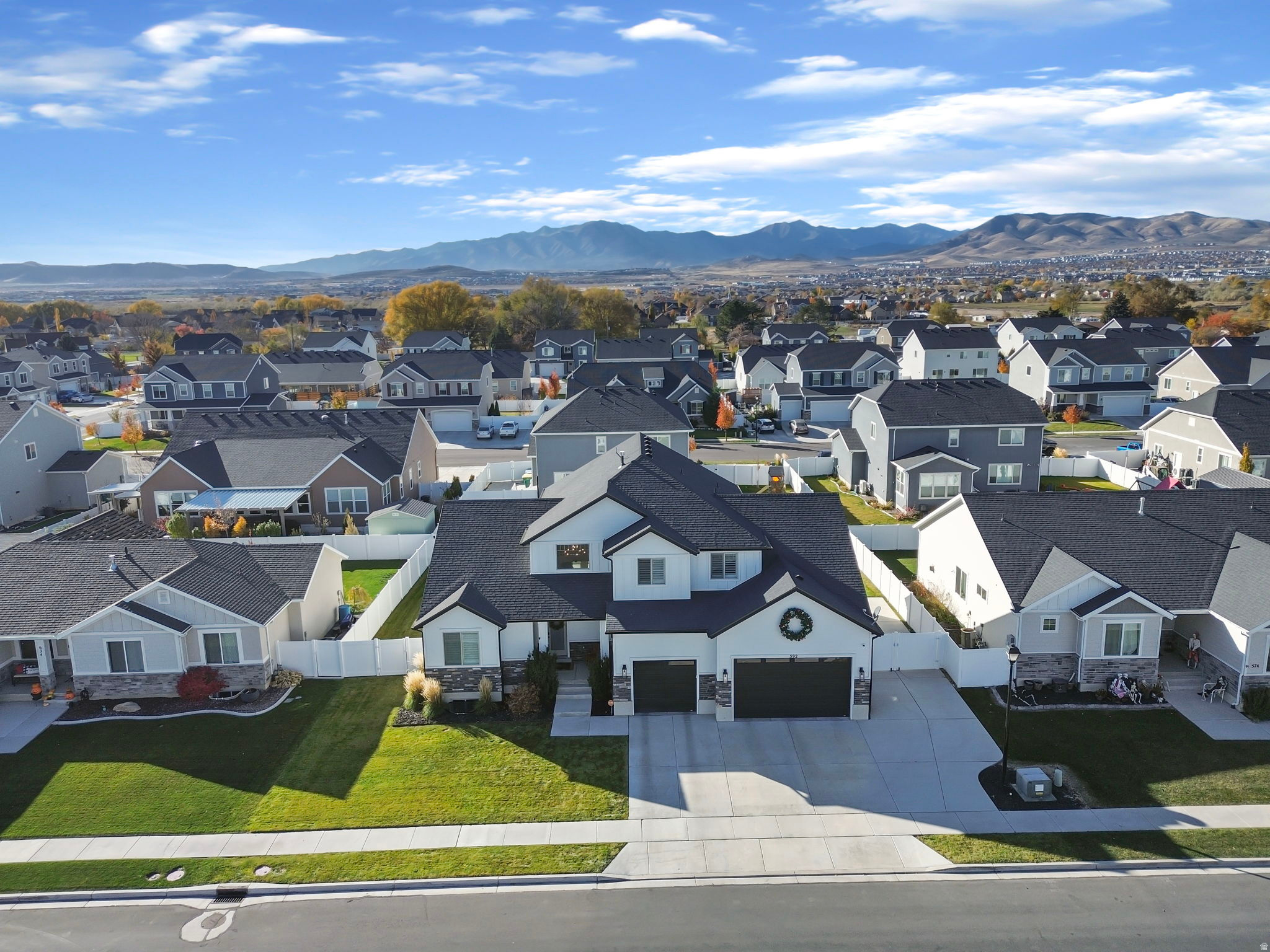 DAPPLE GRAY TRAILS - Residential