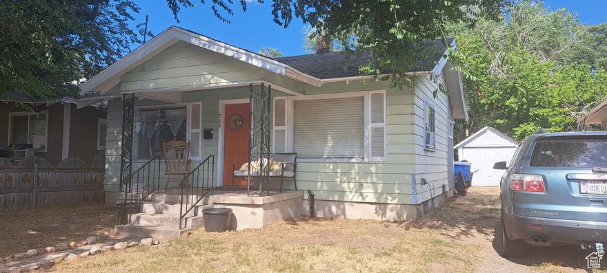 Wonderful 3 bedroom 1 bath home that has been recently remodeled. The property is fully fenced with mature trees and private back yard. Located near local shops and parks.
