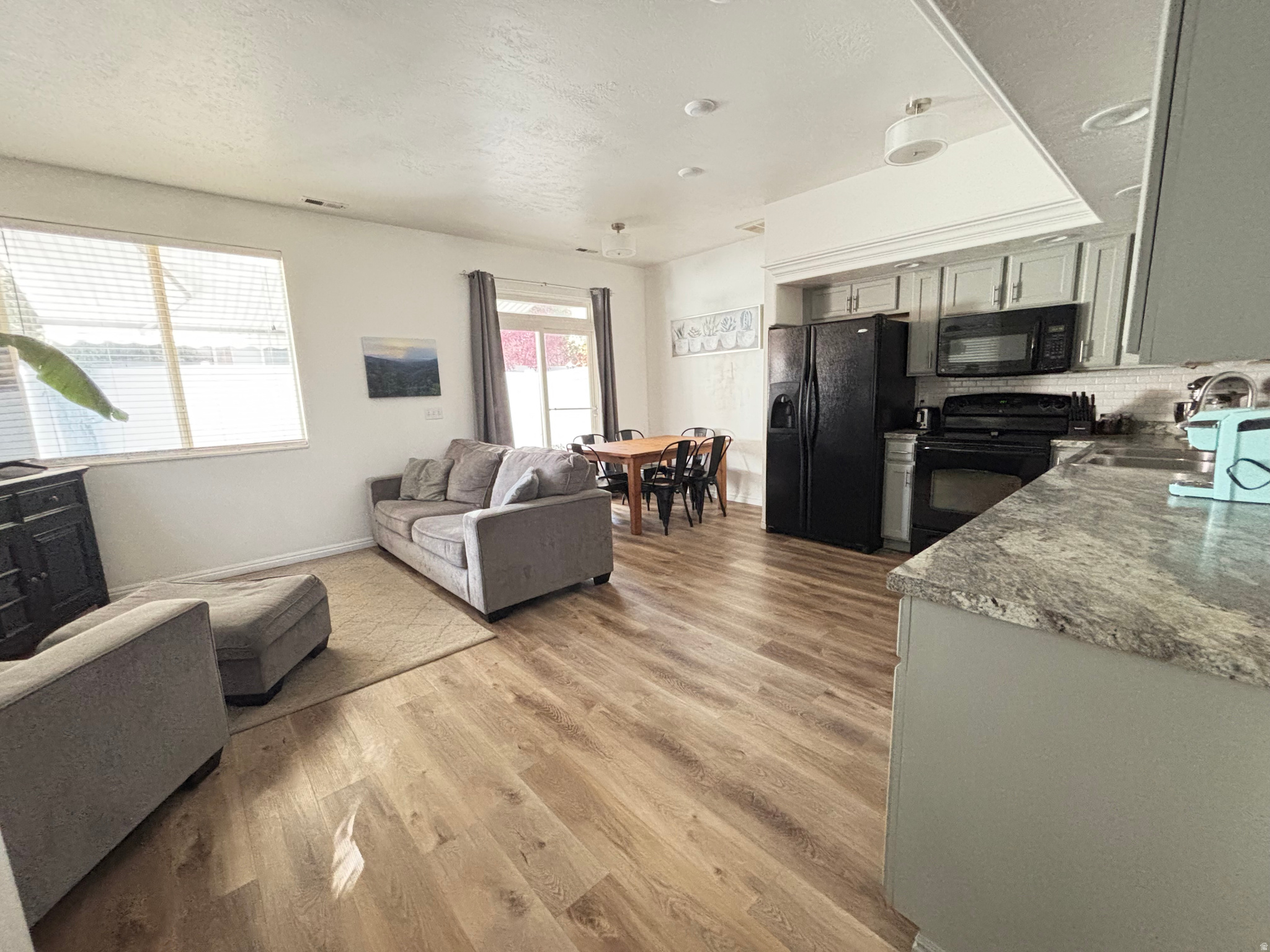 PEREGRINE POINTE - Residential