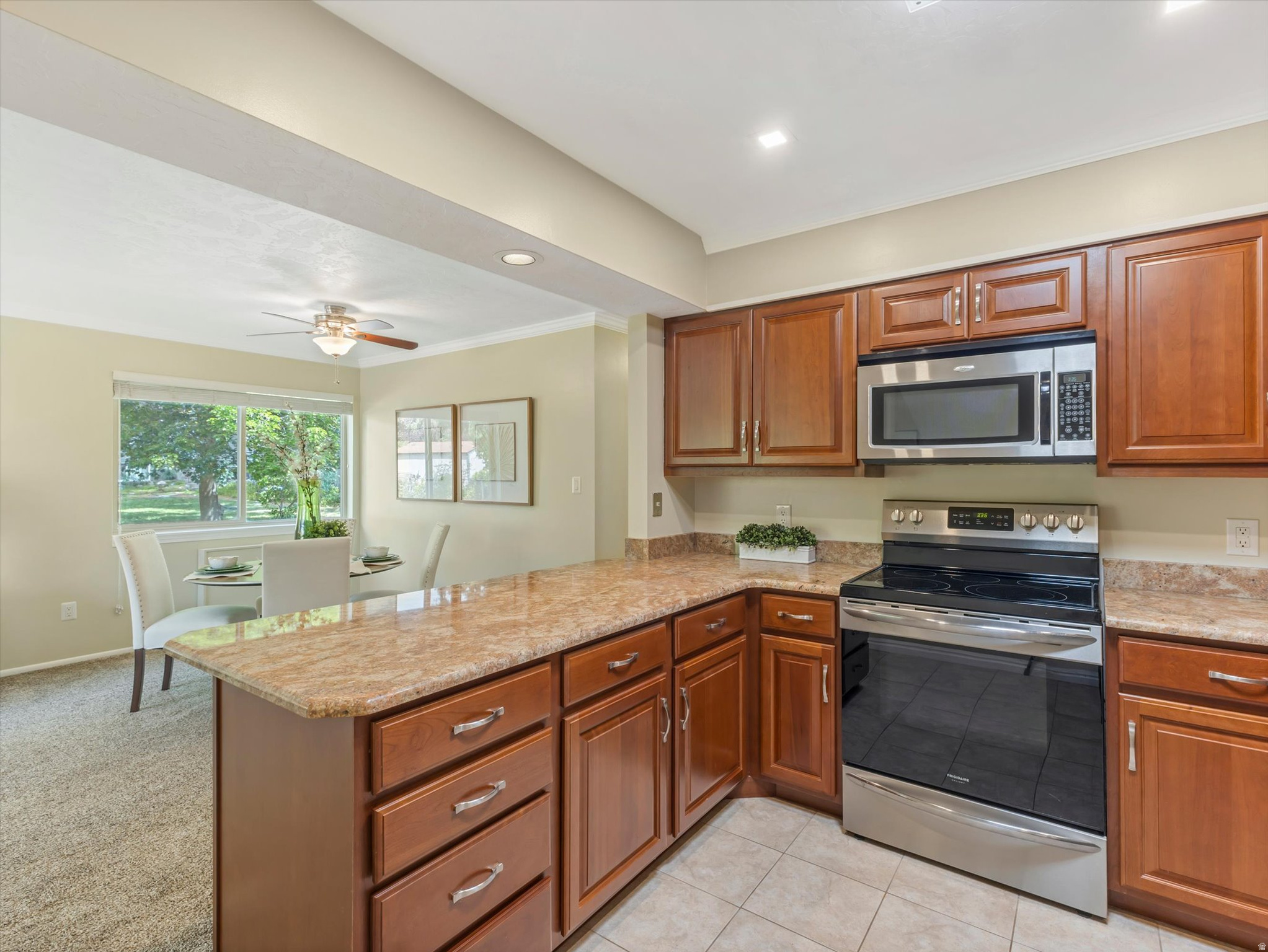 BOUNTIFUL TOWNHOUSE - Residential