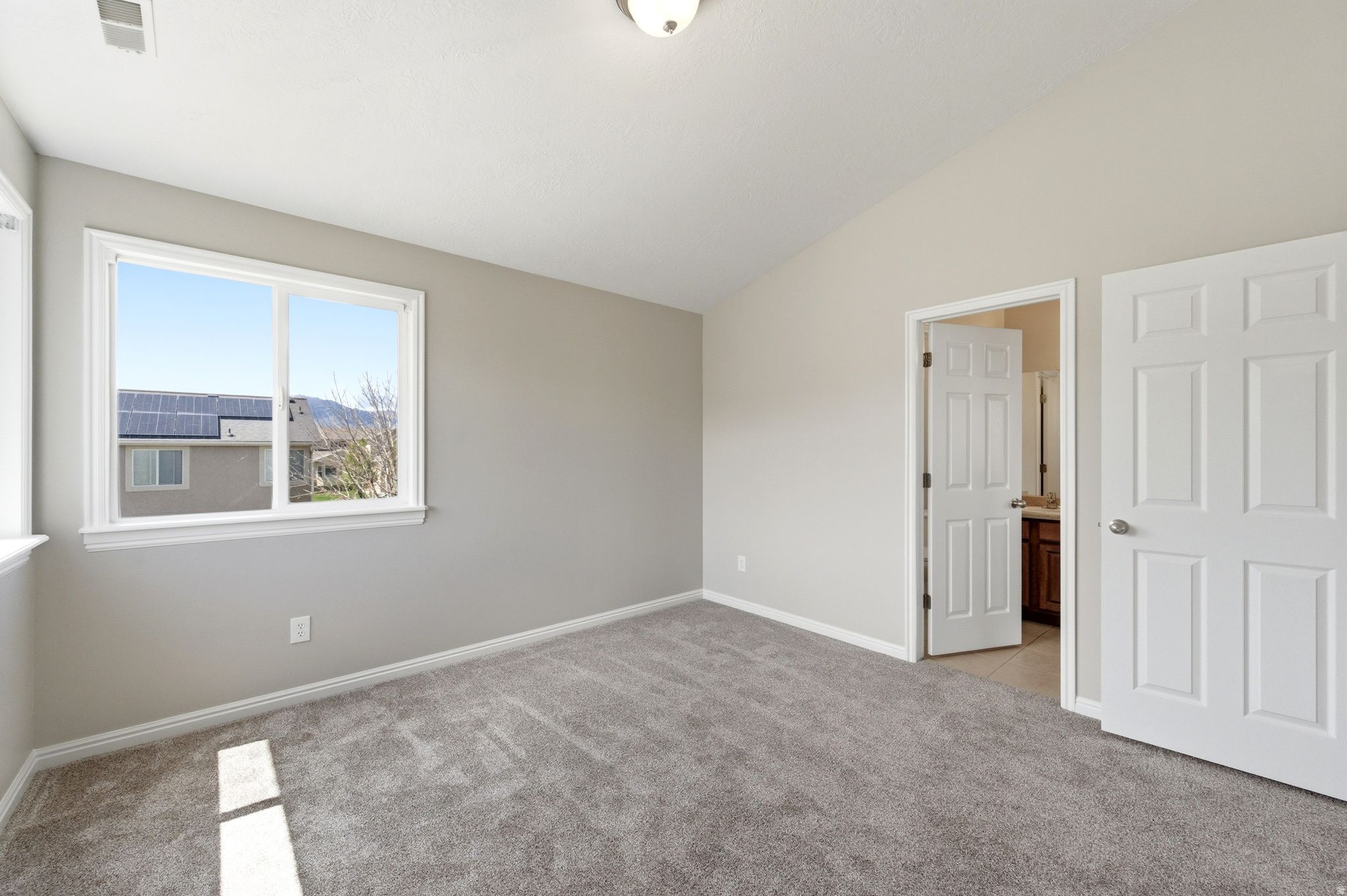 SILVER LAKE - Residential