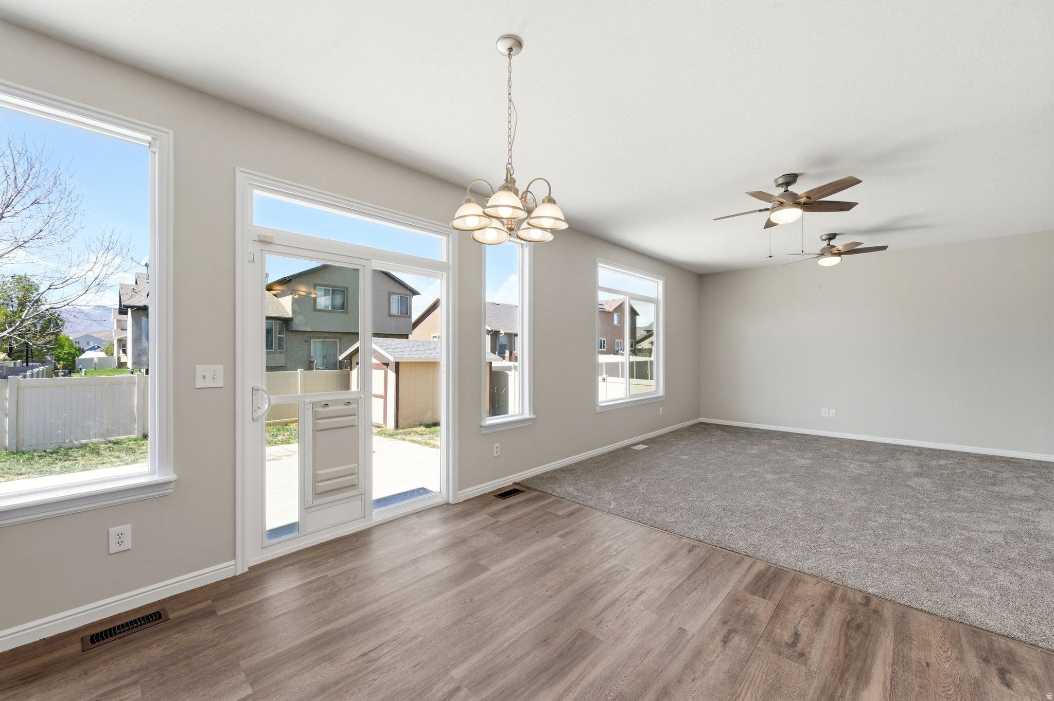 SILVER LAKE - Residential