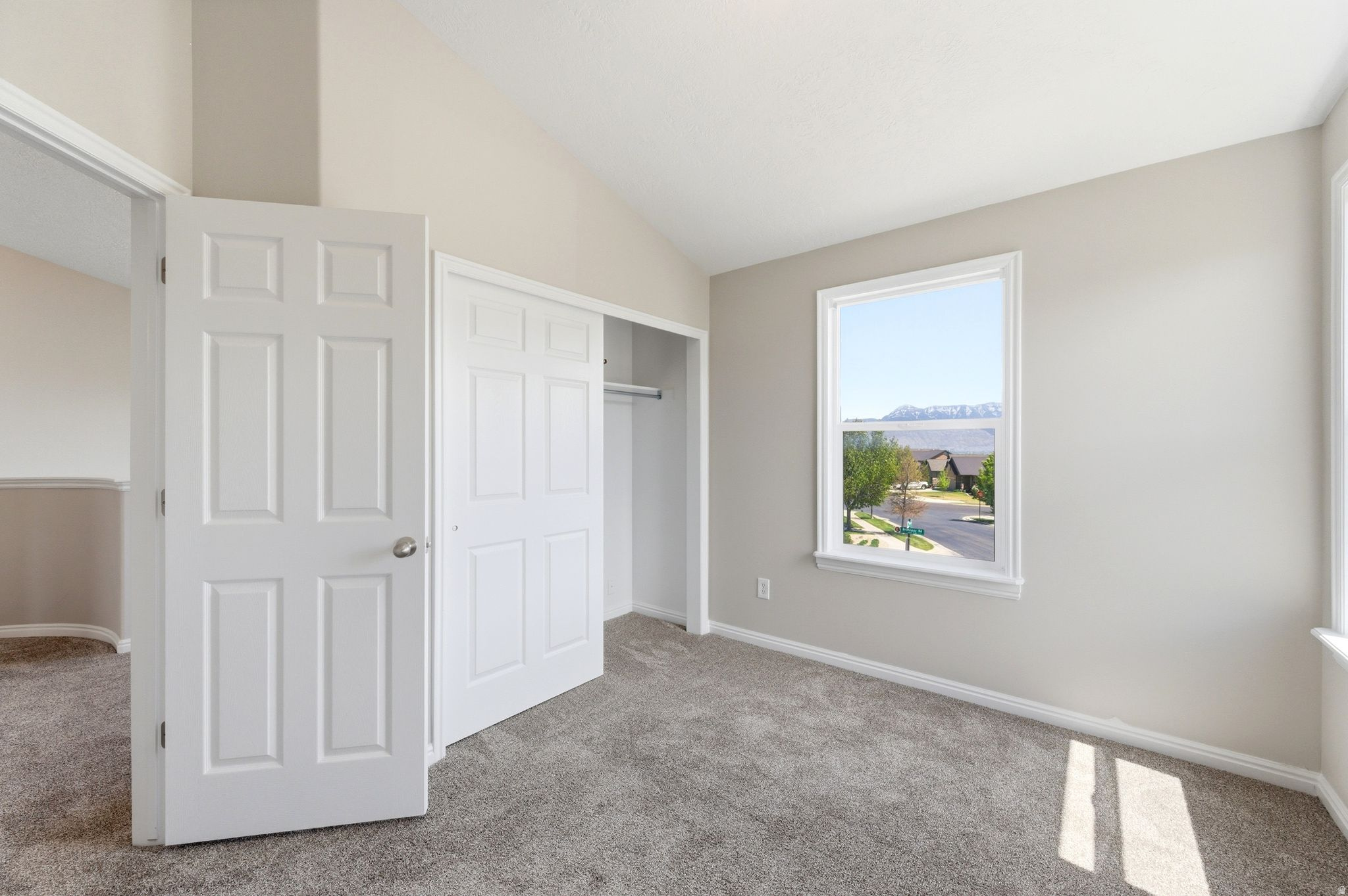 SILVER LAKE - Residential