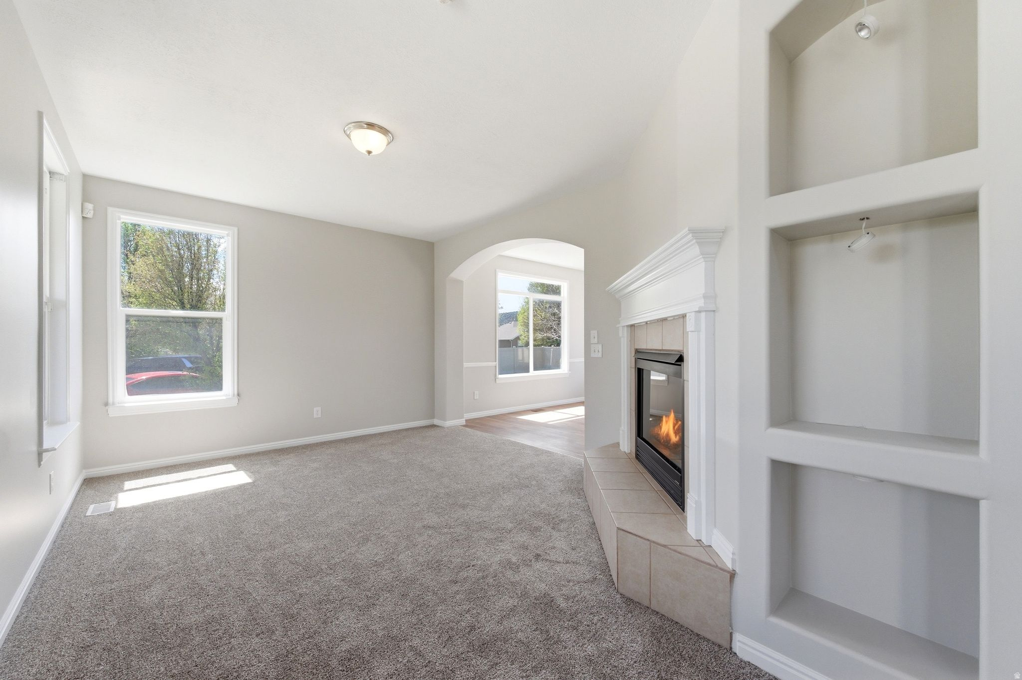 SILVER LAKE - Residential