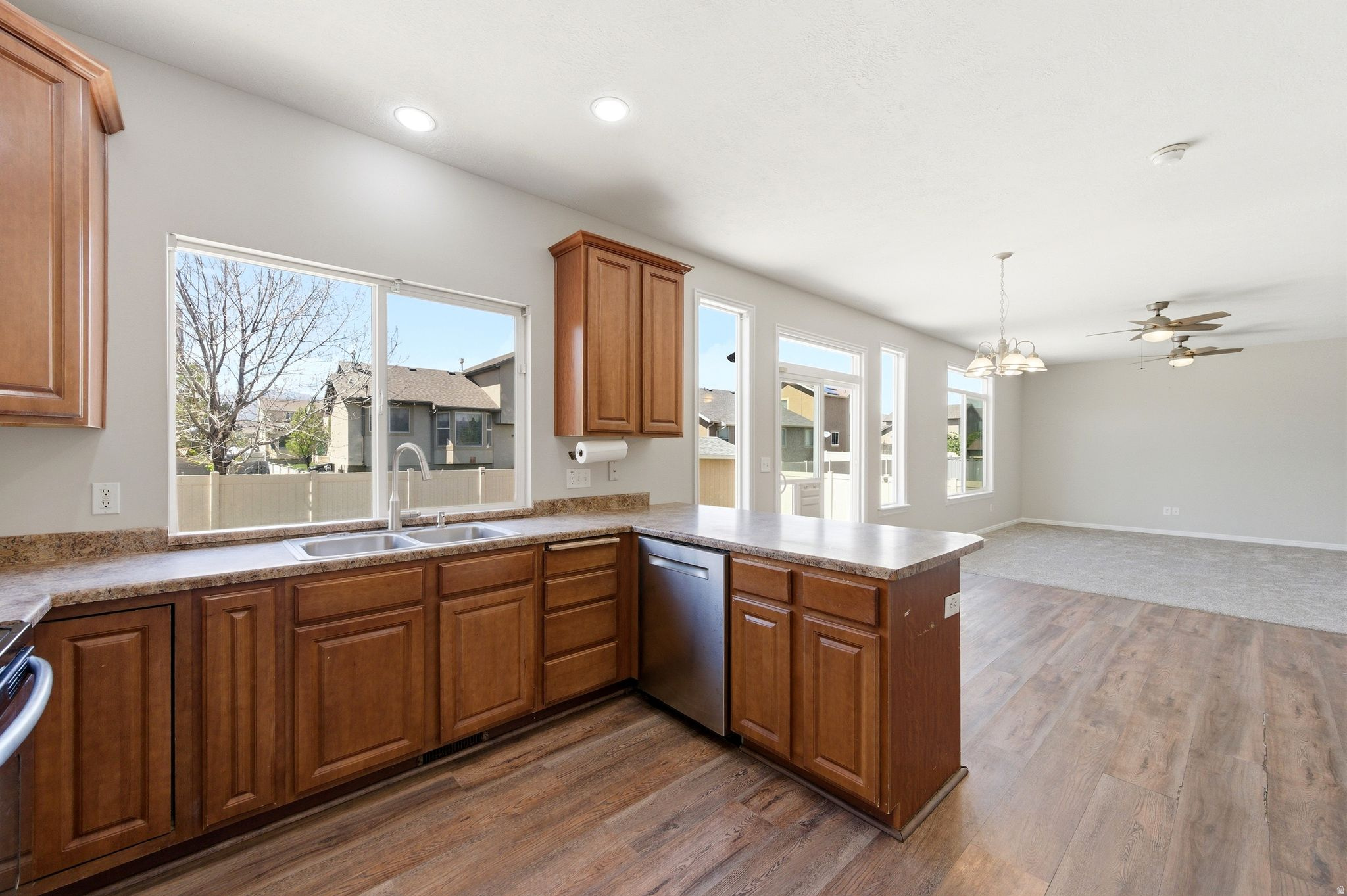 SILVER LAKE - Residential