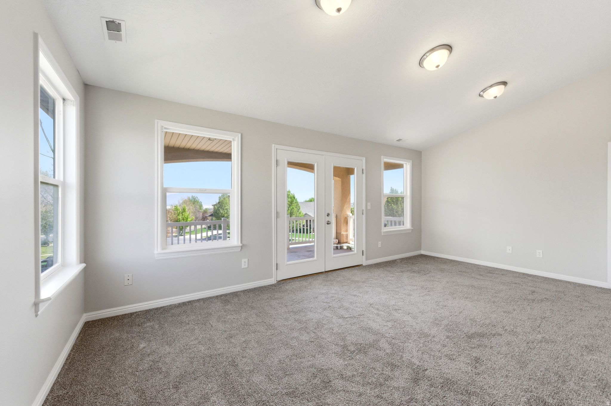 SILVER LAKE - Residential