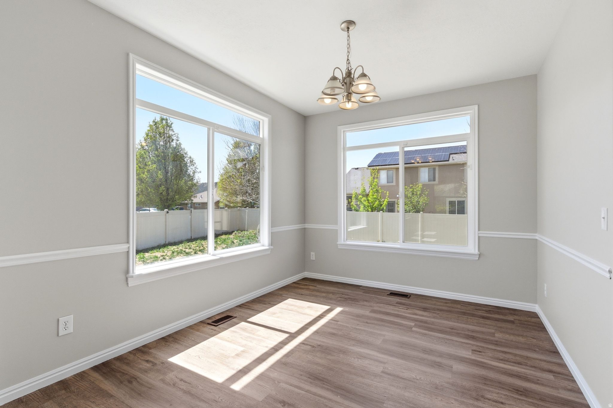 SILVER LAKE - Residential