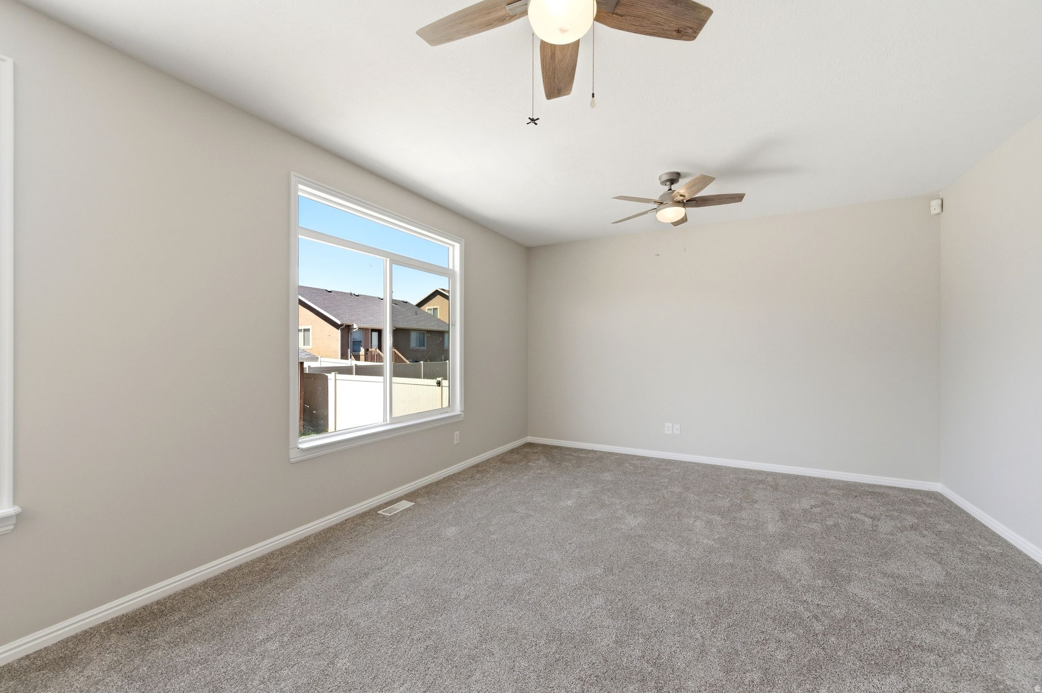 SILVER LAKE - Residential