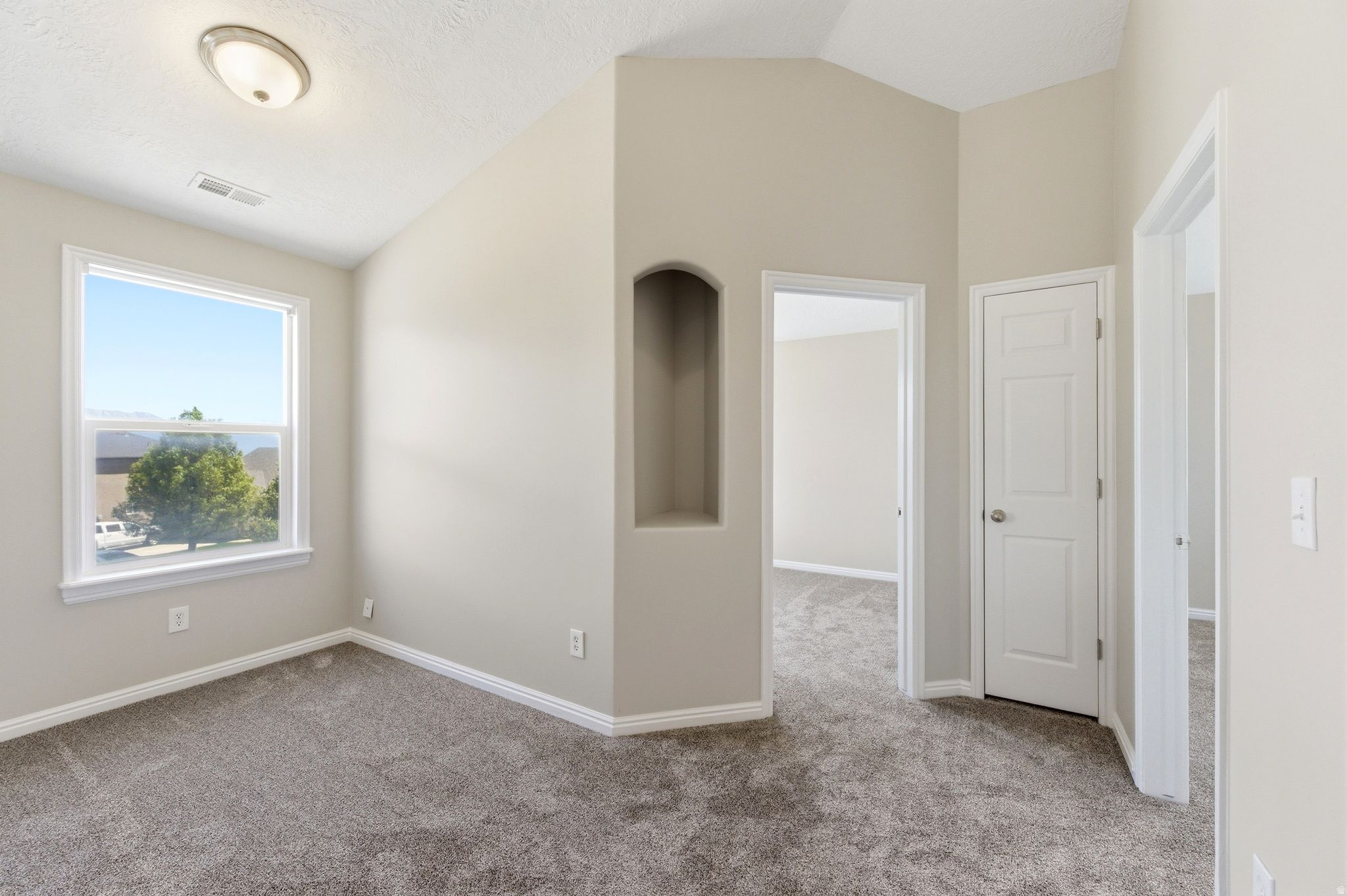 SILVER LAKE - Residential