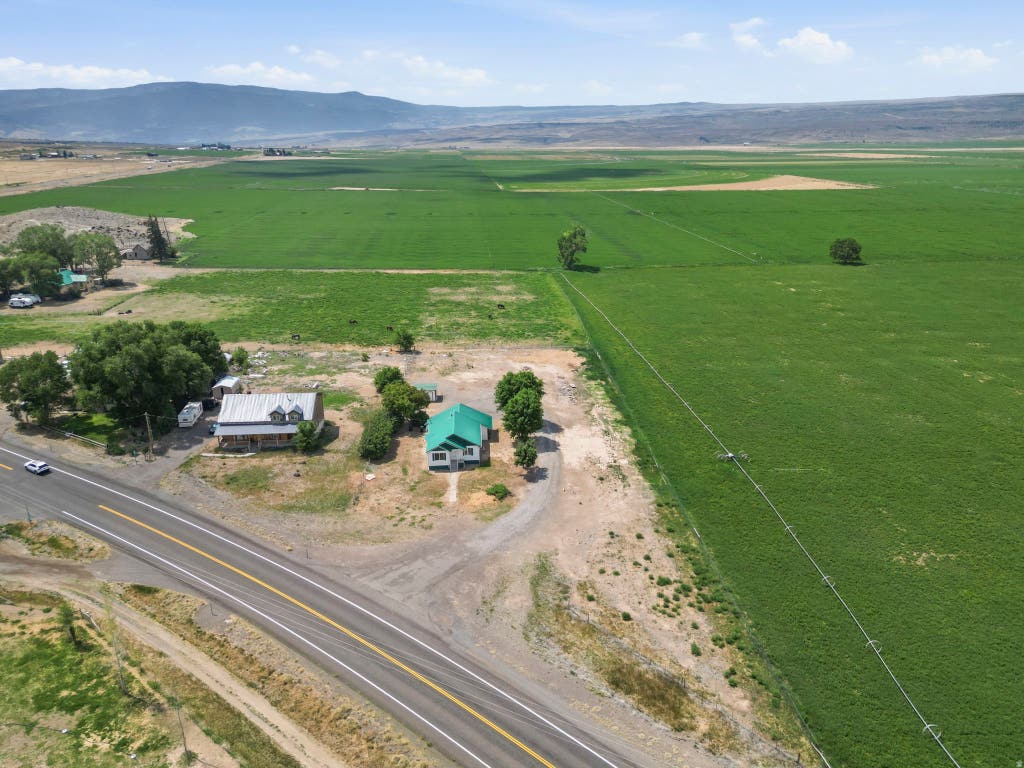 Photo of 566 S MAIN ST, Lyman, UT 84749 (MLS # 2168179)