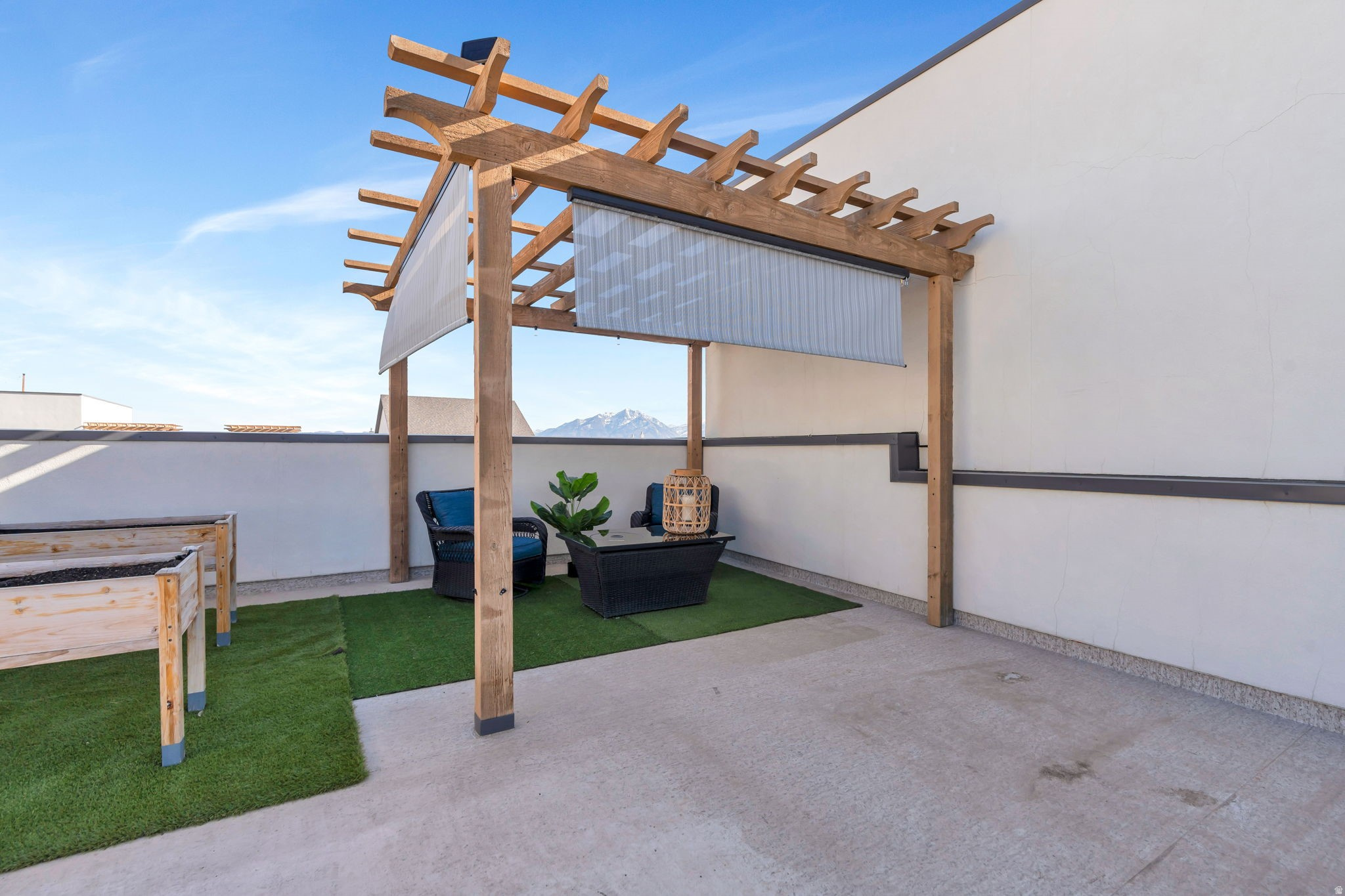 DAYBREAK - Residential