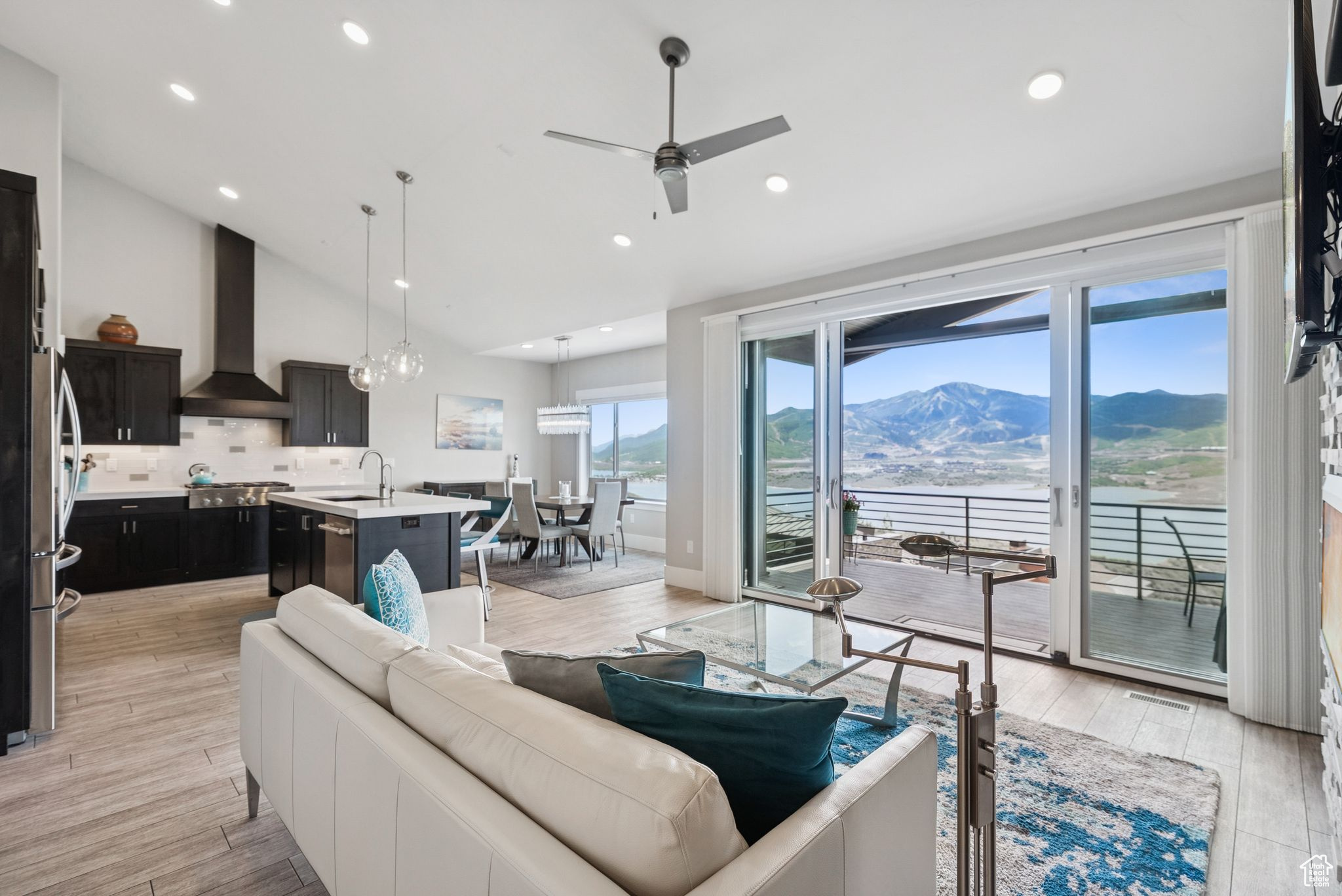 Hideout, Utah 84036, United States, 3 Bedrooms Bedrooms, ,2 BathroomsBathrooms,Residential,Pending,160387