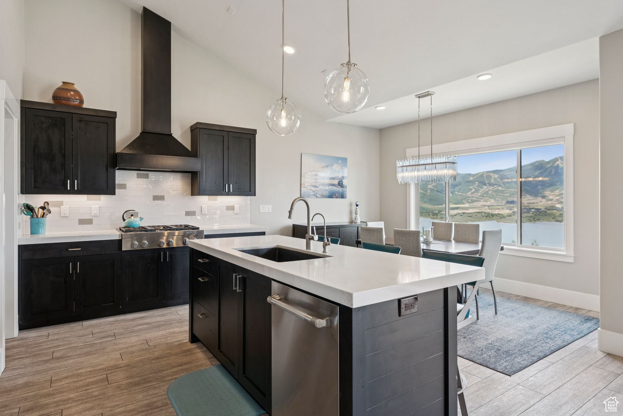 Hideout, Utah 84036, United States, 3 Bedrooms Bedrooms, ,2 BathroomsBathrooms,Residential,Pending,160387