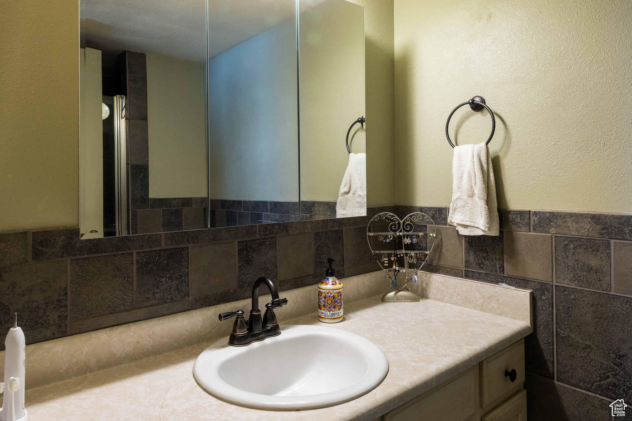 American Fork, Utah 84003, United States, 4 Bedrooms Bedrooms, ,2 BathroomsBathrooms,Residential,Active,170875