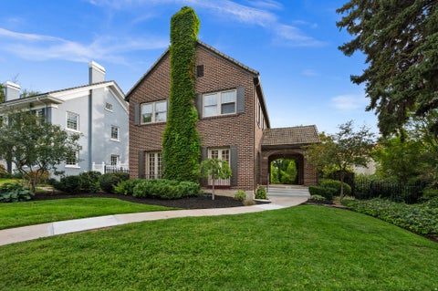 Photo of 1432 E SOUTH TEMPLE ST, Salt Lake City, UT 84102 (MLS # 2180271)