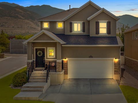 Photo of 1053 BLACKSTONE DR, Fruit Heights, UT 84037 (MLS # 2178880)