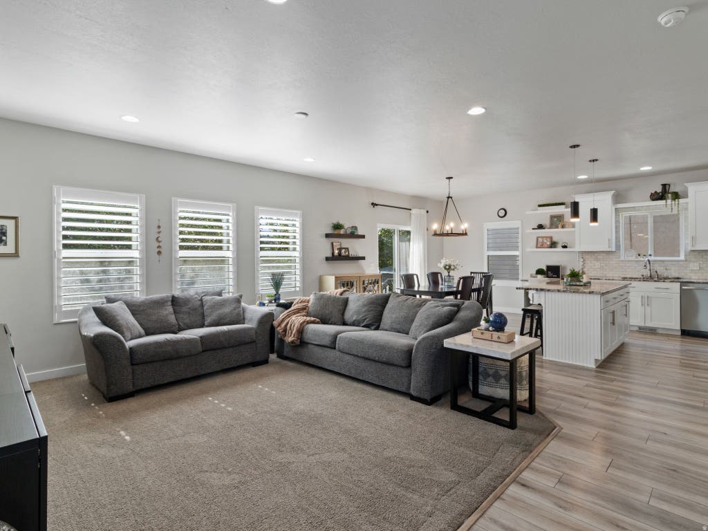 Photo of 1053 BLACKSTONE DR, Fruit Heights, UT 84037 (MLS # 2178880)