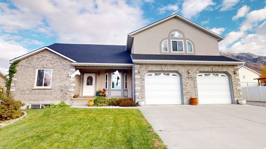 Seller Finance is an option. We have an open house this Saturday Nov 15th from 12 Noon to 2pm. Come see this stunning 4,210 sq. ft. home featuring 5 spacious bedrooms and 3.5 bathrooms! Enjoy this large, open kitchen, perfect for entertaining, and unwind in the open and spacious Master Suite and Master Bathroom. You'll also appreciate the dedicated office, the inviting family room with vaulted ceilings, and a cozy fireplace that makes this home truly special. With a flexible layout, this property offers ADU potential for a 2-bedroom unit-just a few minor updates needed for full functionality. The large lot provides ample space to build your dream shop or create your ideal outdoor retreat. You have got to come see this home!! Bring us an offer! SqFt per county records. Actual SqFt could be closer to 4,320 SqFt. Buyer to verify.