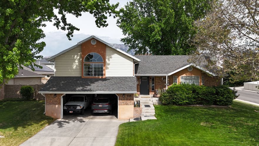 Homely home in a quiet Neighborhood. Big Mature Trees that keep the yard feeling cool during the summer. Lots of love and attention went into keeping this home a gem in a beautiful neighborhood. Square footage figures are provided as a courtesy estimate only, Buyer is advised to obtain an independent measurement.