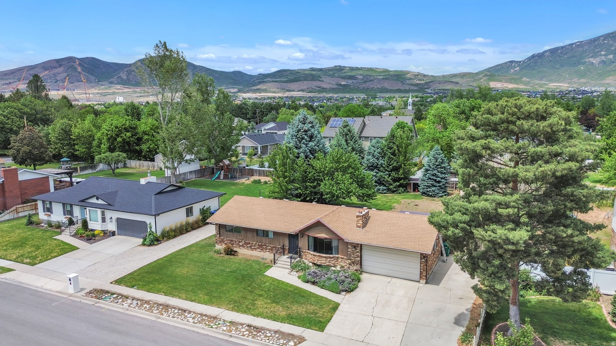 BROADLEAF PARK - Residential