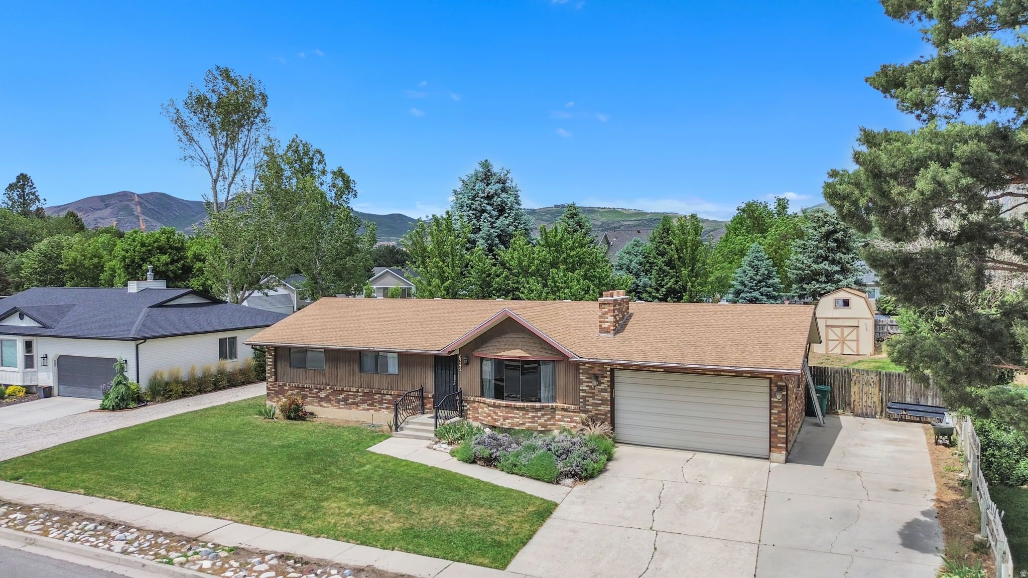 BROADLEAF PARK - Residential