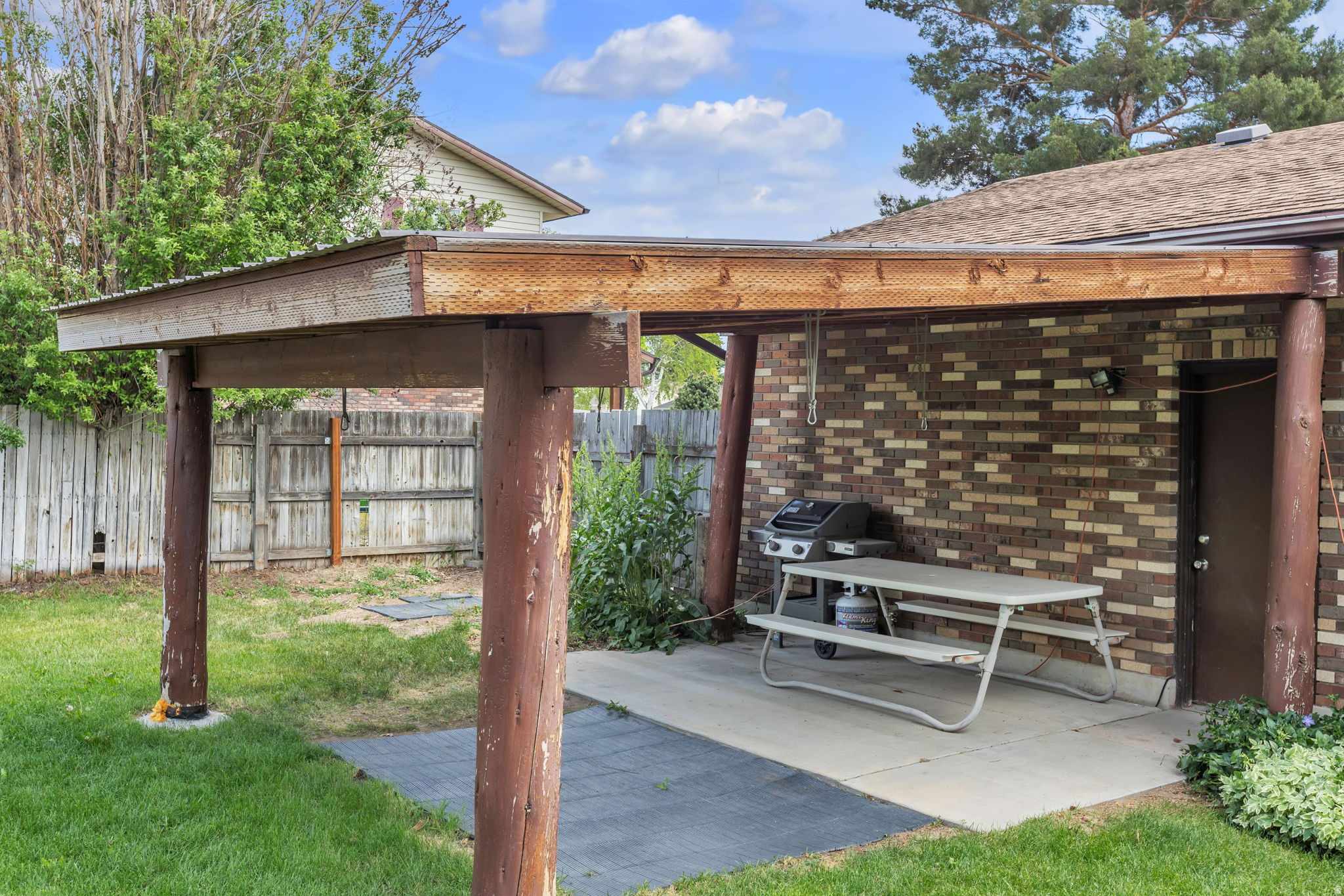 BROADLEAF PARK - Residential