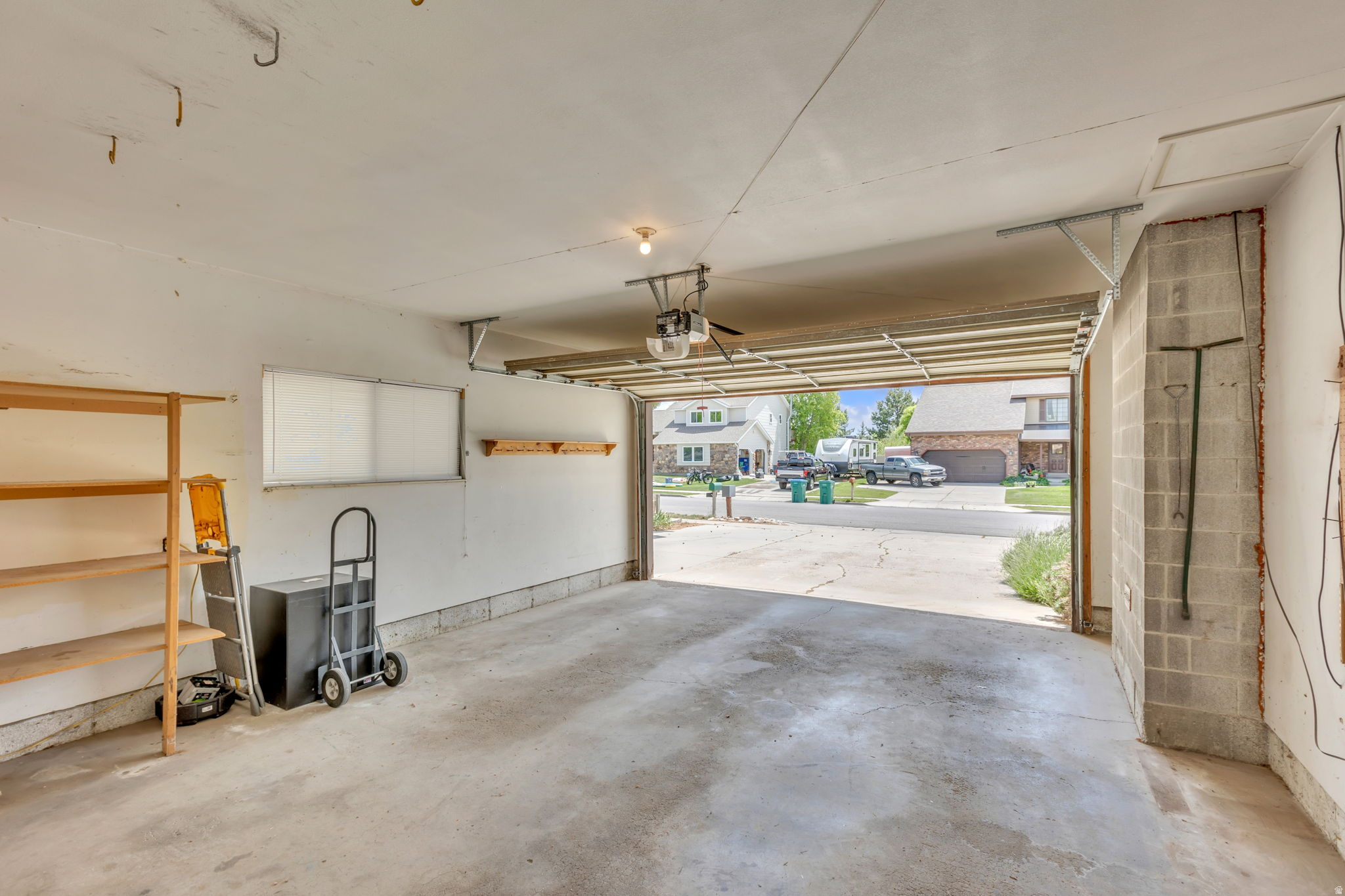 BROADLEAF PARK - Residential
