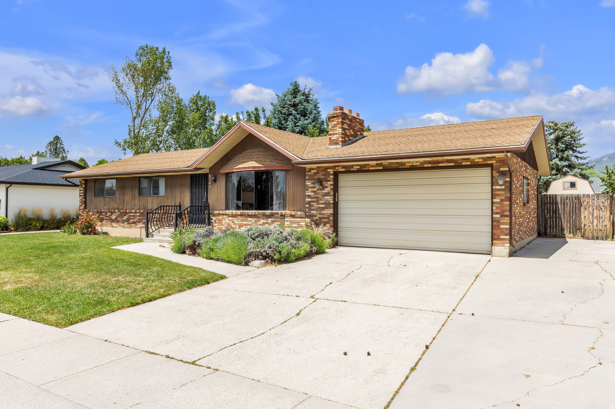 BROADLEAF PARK - Residential