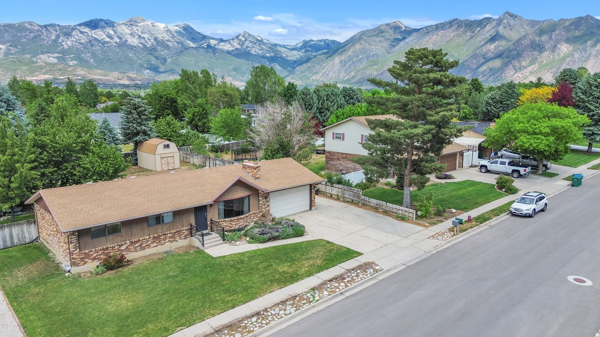 BROADLEAF PARK - Residential