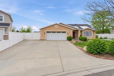 Photo of 609 W SADDLEBROOK DR S, Payson, UT 84651 (MLS # 2141574)