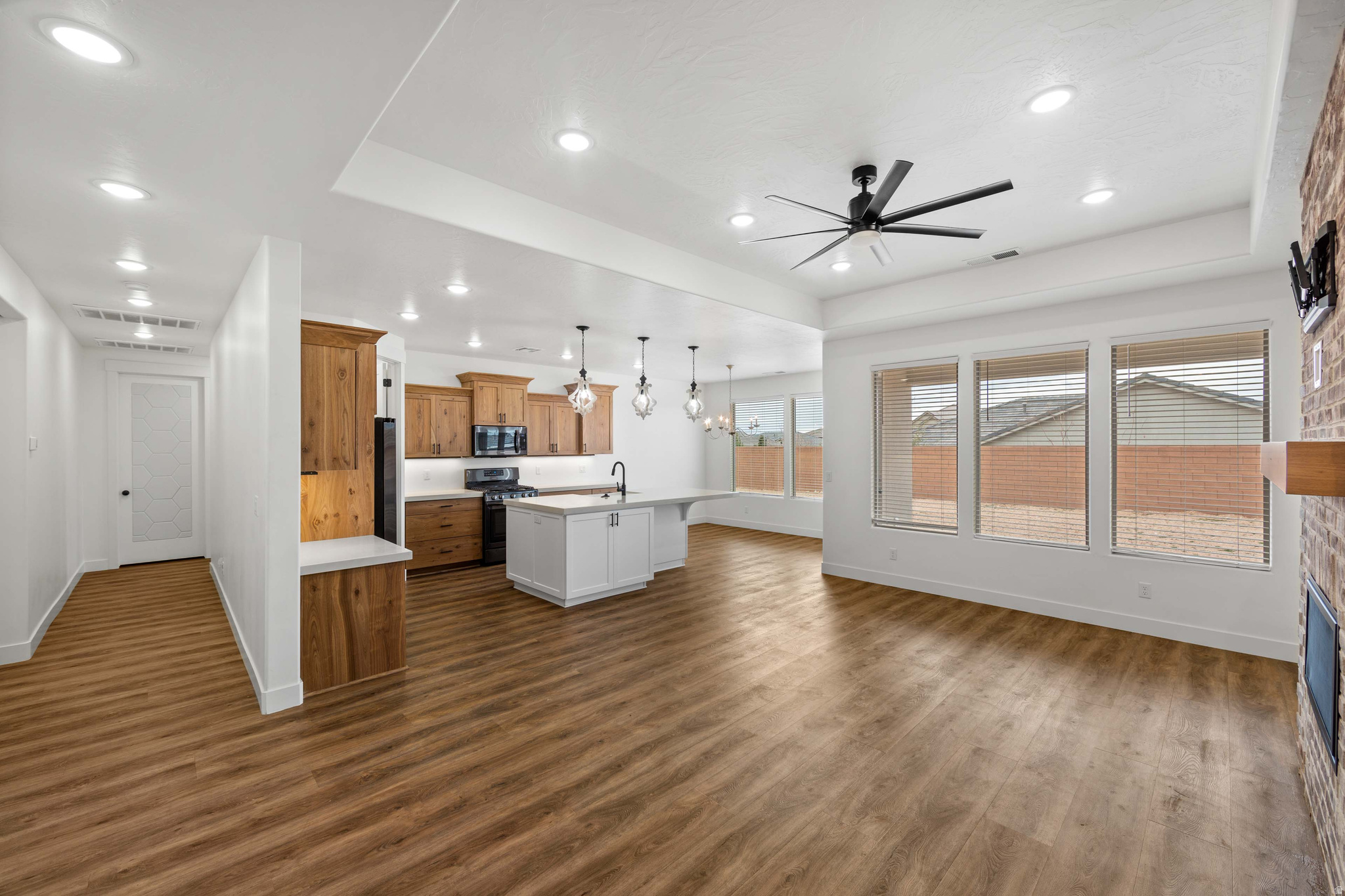 BRIDLE GATE ESTATES - Residential