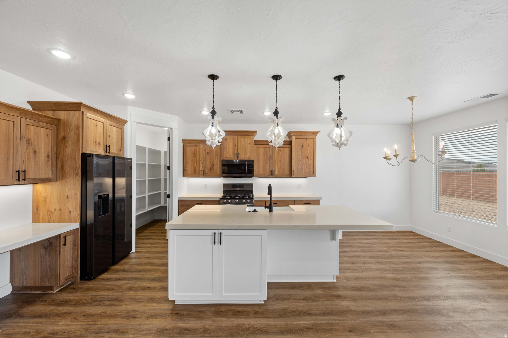 BRIDLE GATE ESTATES - Residential