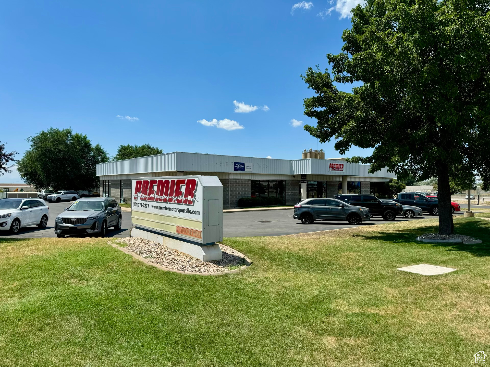 Main image without alt text