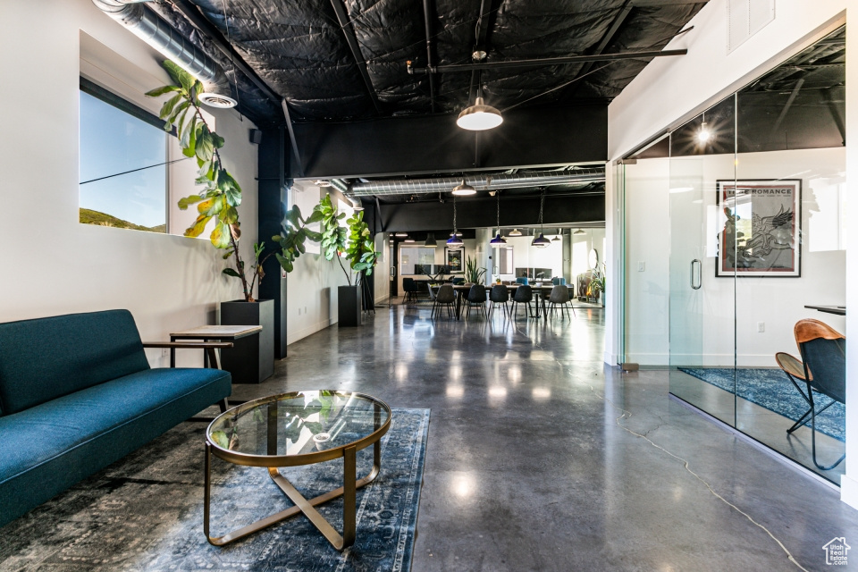 PARK CITY - Commercial Lease