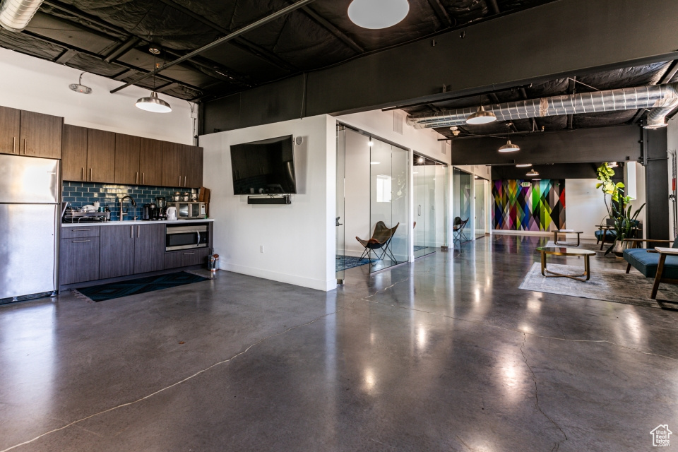 PARK CITY - Commercial Lease