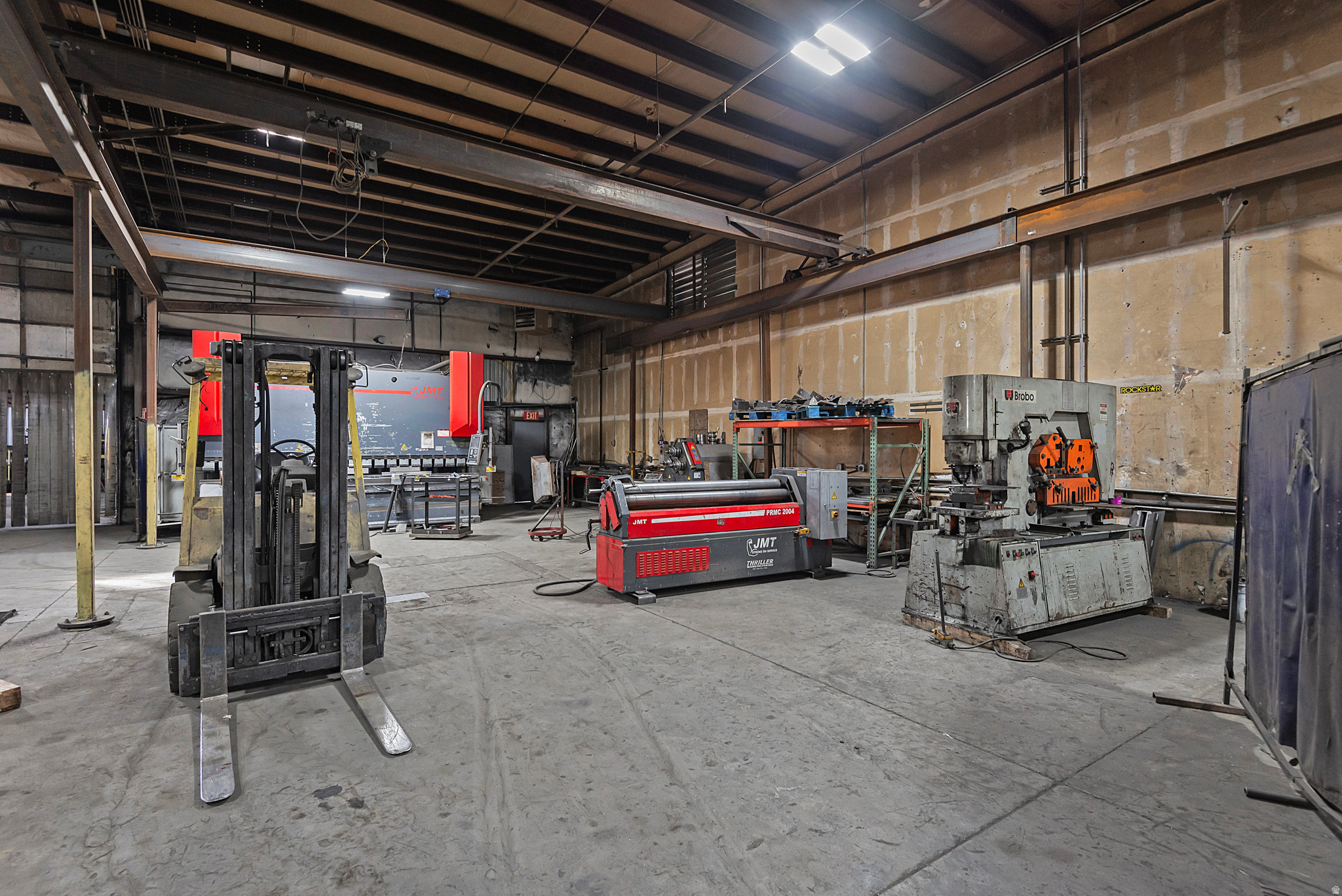 RADIUS CURVE - Commercial Sale