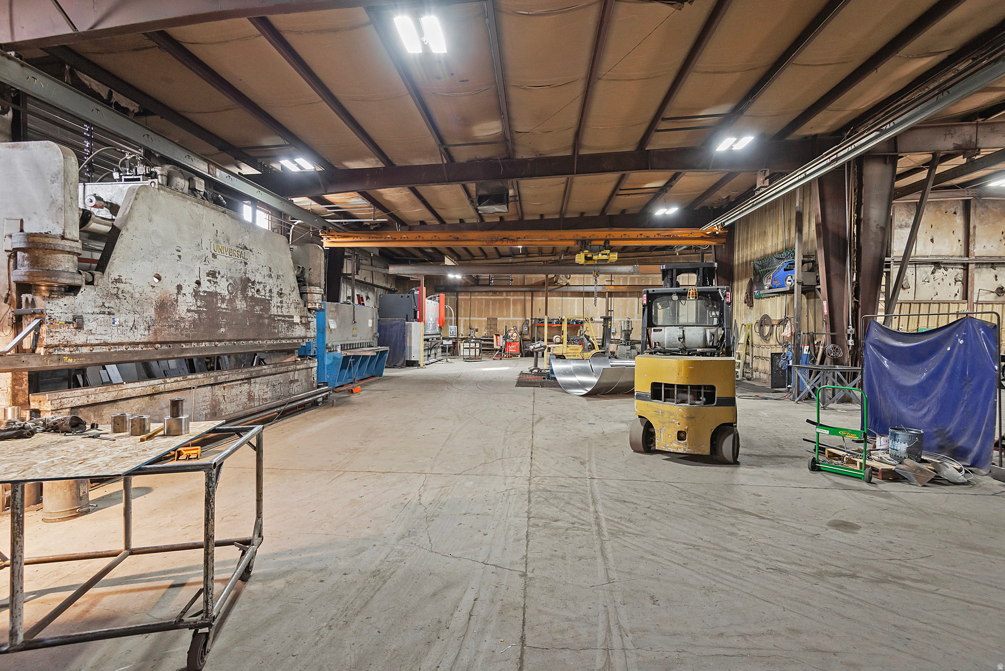 RADIUS CURVE - Commercial Sale