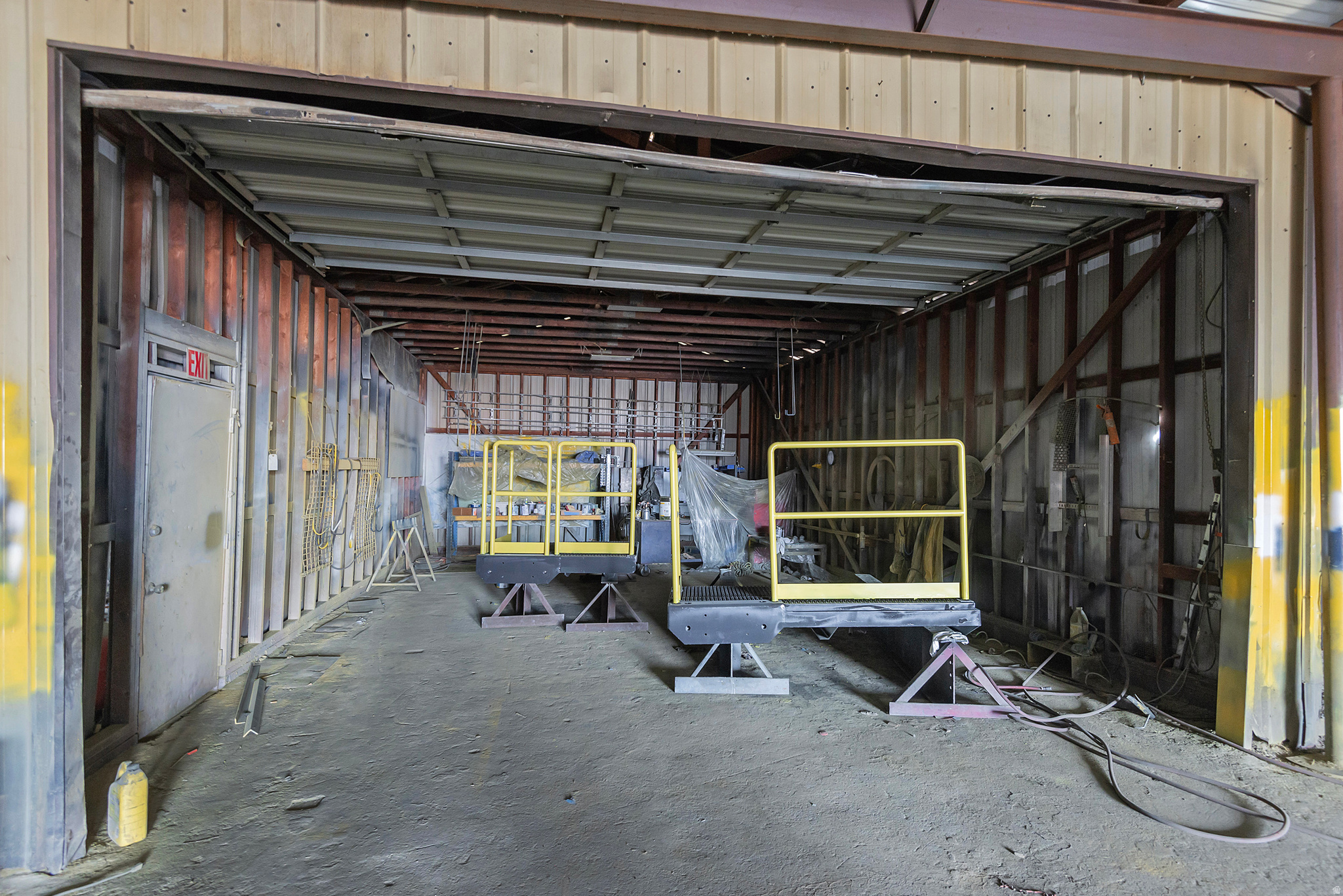 RADIUS CURVE - Commercial Sale