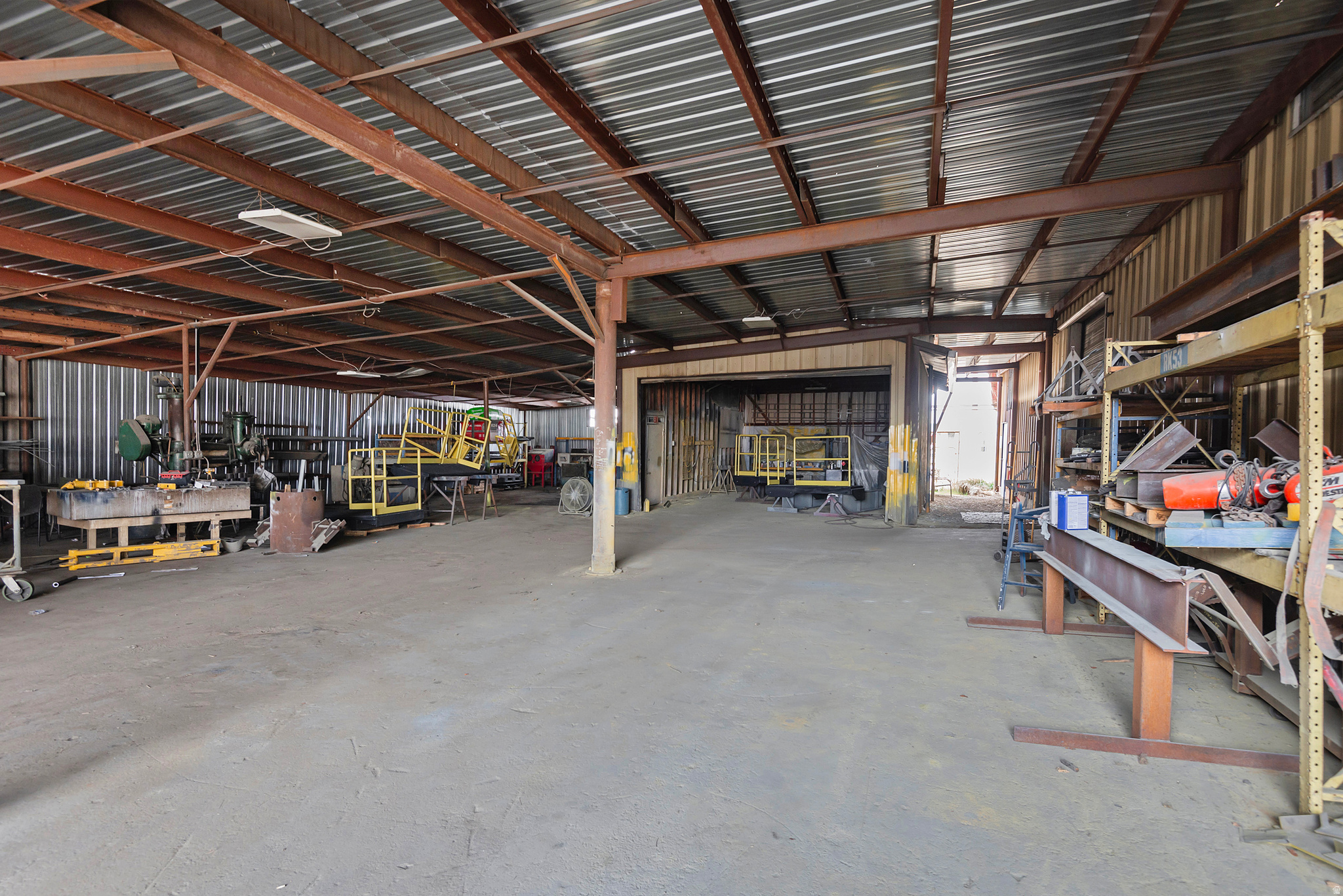 RADIUS CURVE - Commercial Sale