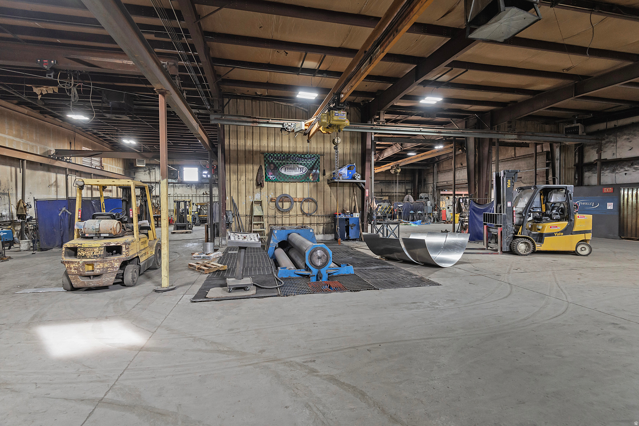 RADIUS CURVE - Commercial Sale