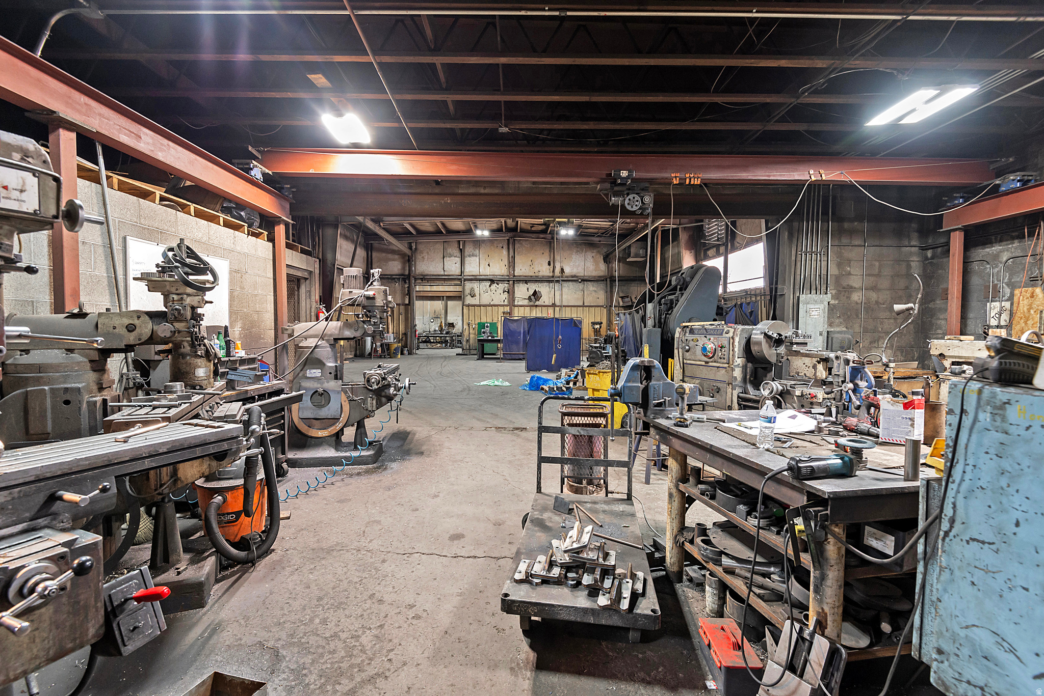 RADIUS CURVE - Commercial Sale