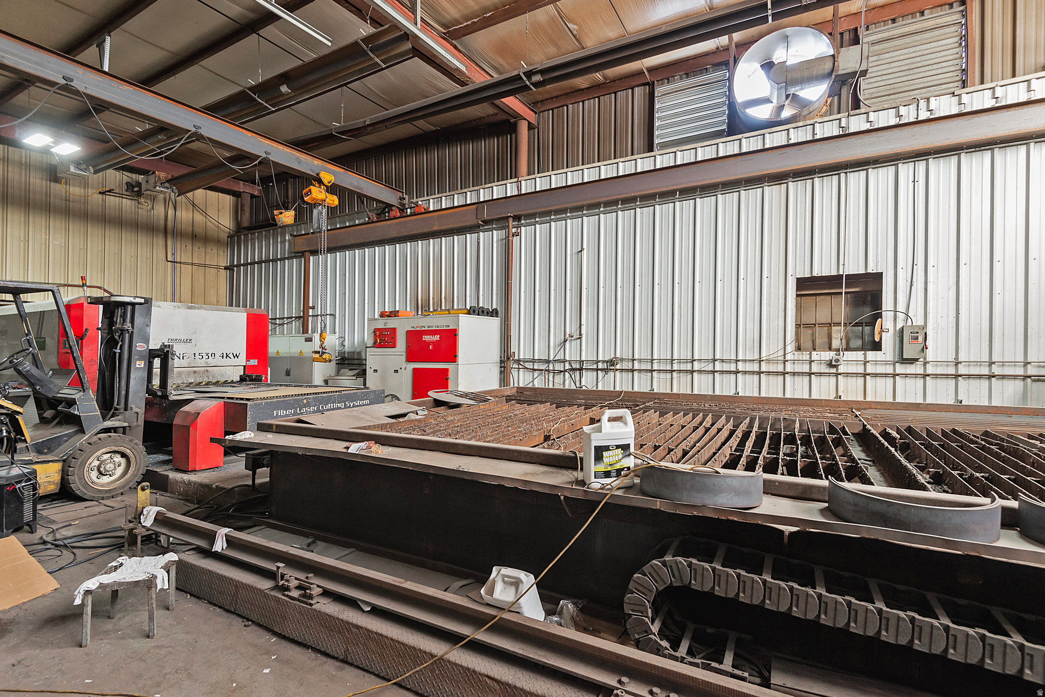 RADIUS CURVE - Commercial Sale