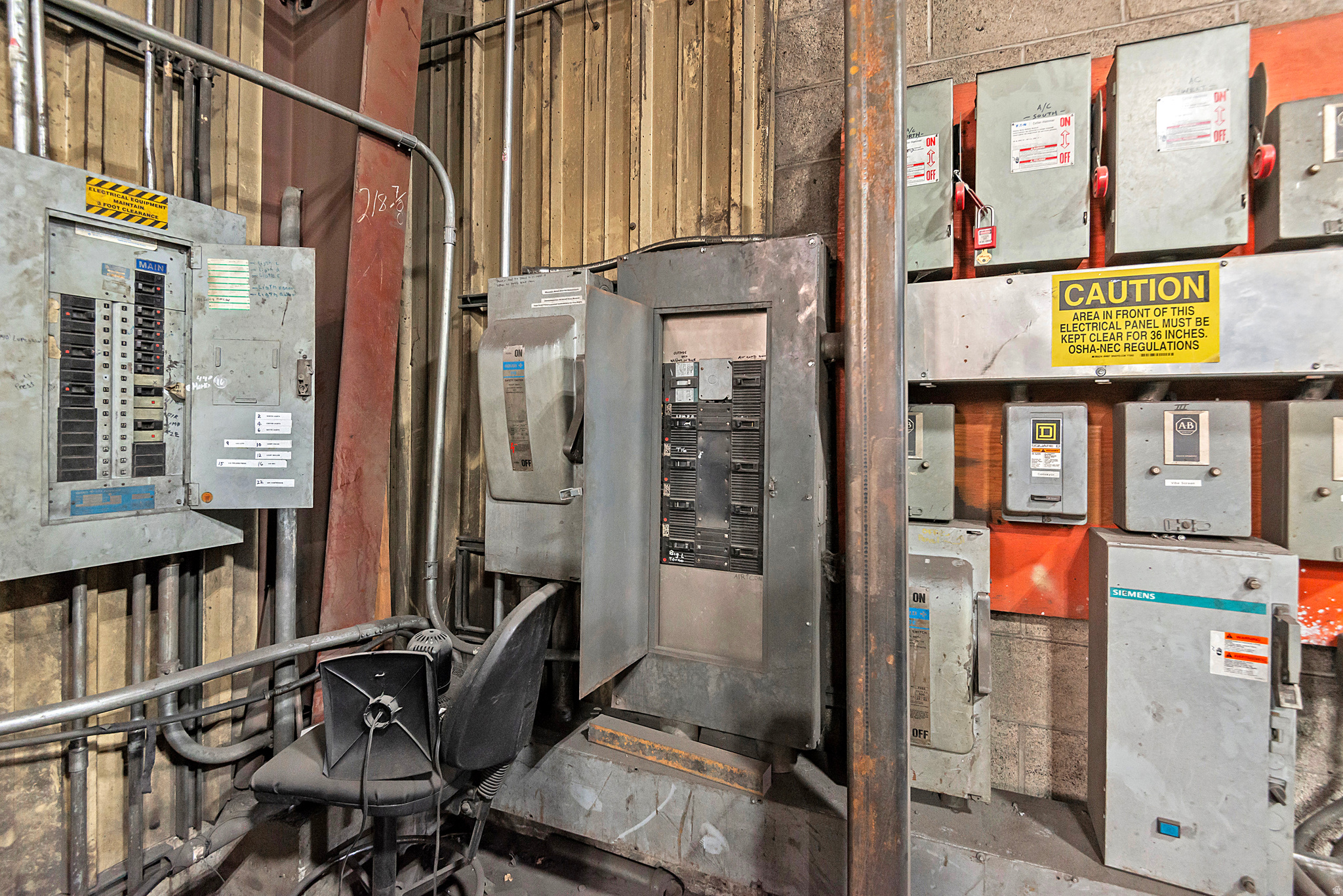 RADIUS CURVE - Commercial Sale