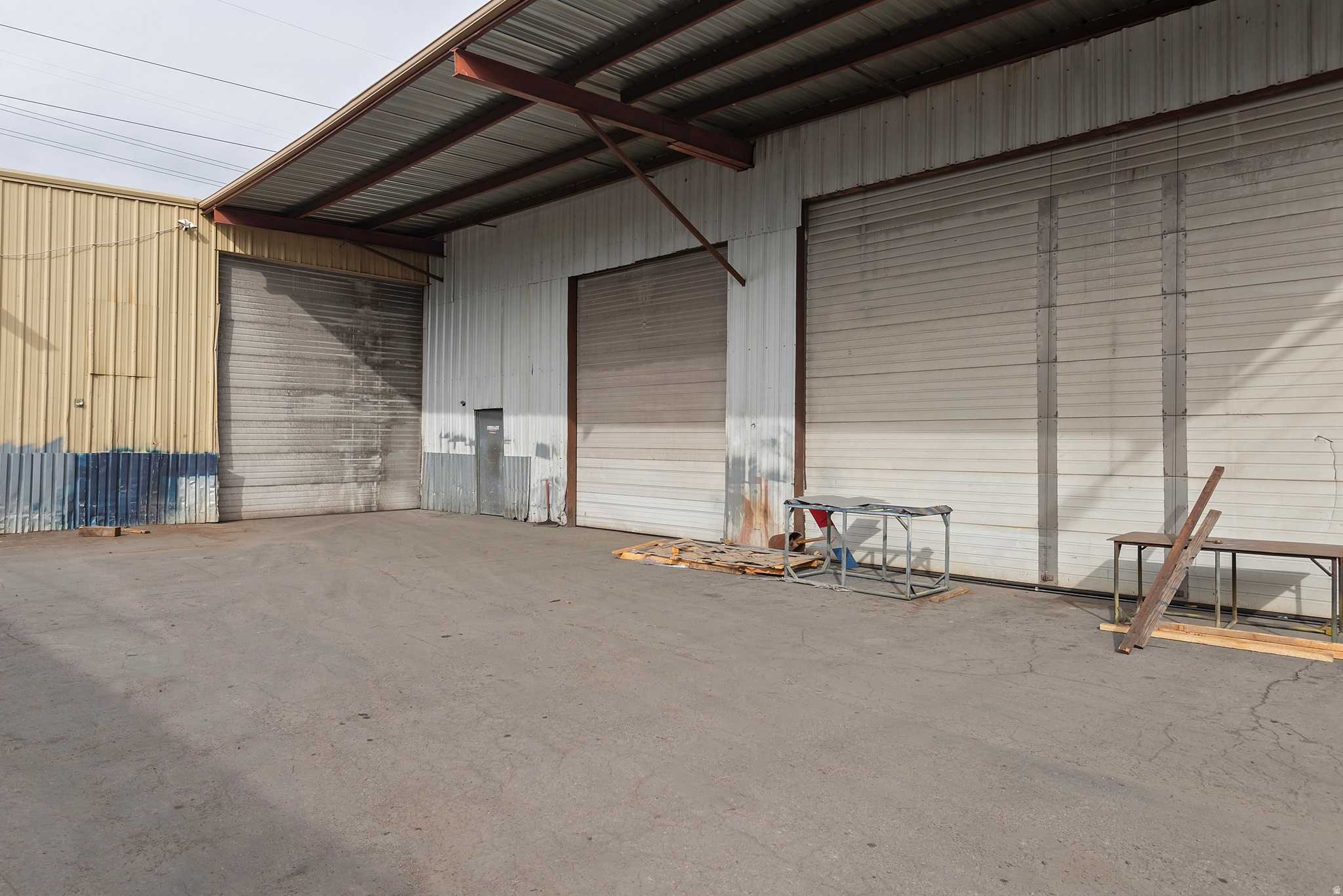 RADIUS CURVE - Commercial Sale