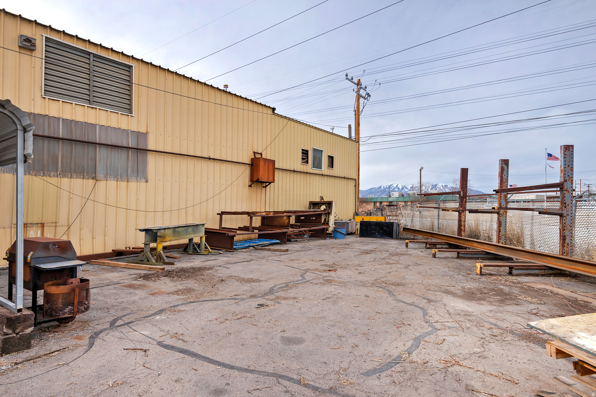 RADIUS CURVE - Commercial Sale