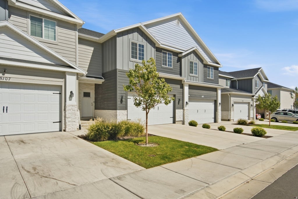 Photo of 5113 E LAKEFIELD DR, Eagle Mountain, UT 84005 (MLS # 2186668)